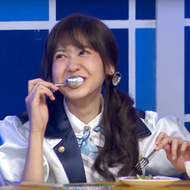 เนย กานต์ธีรา วัชรทัศนกุล