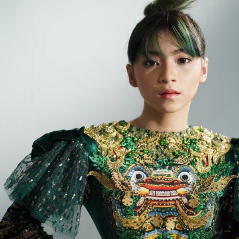 ประวัติ สไบ ทศเกิร์ล